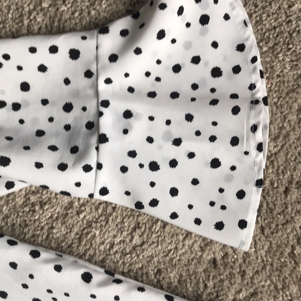 Black and white spotted blouse with bell sleeves - Picture 3 of 6